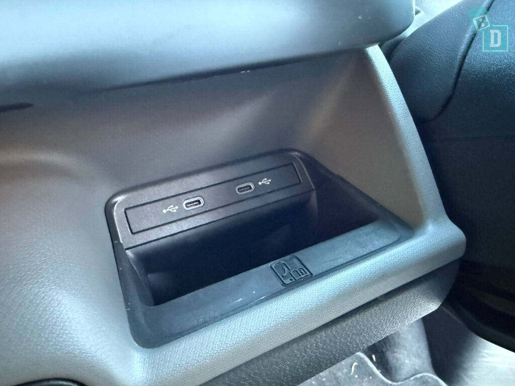 2025 Volkswagen ID Buzz Pro SWB wireless phone charging