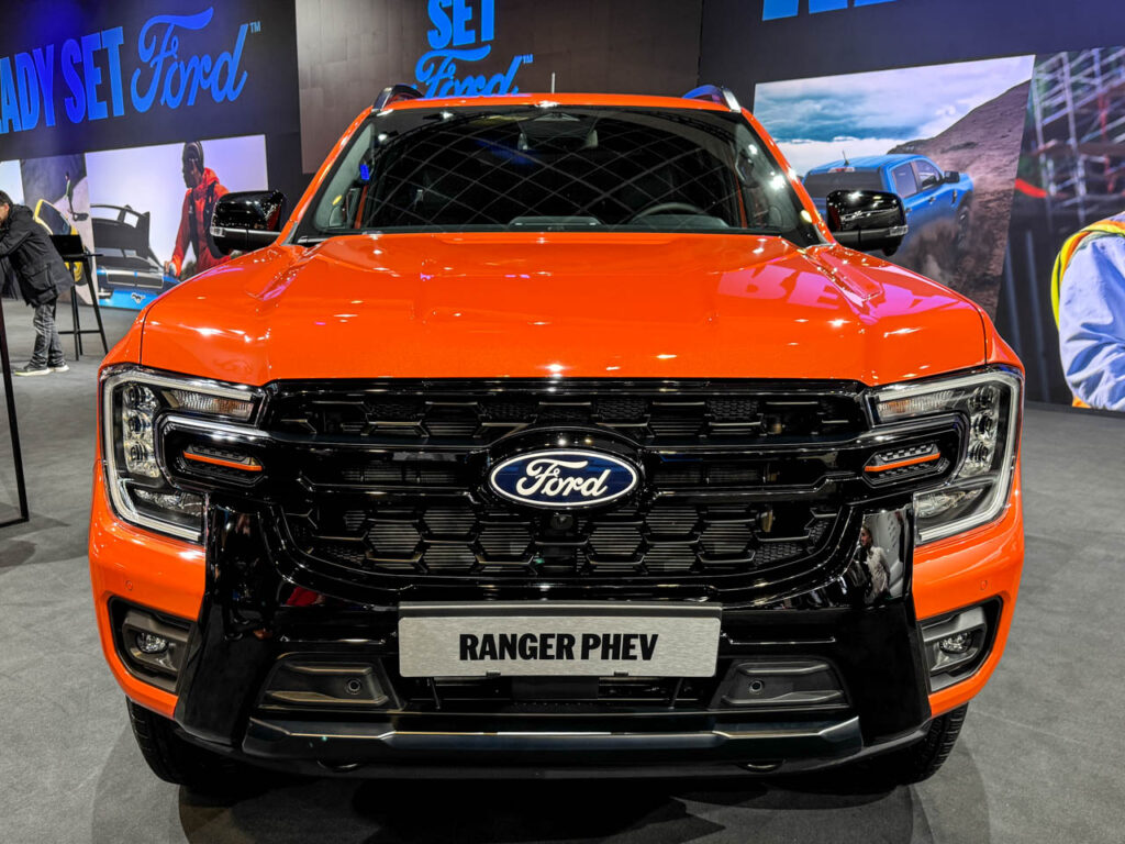 2026 Ford Ranger Plug-in Hybrid Wildtrak front