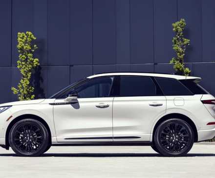 Static side profile shot of a white 2025 Lincoln Corsair.
