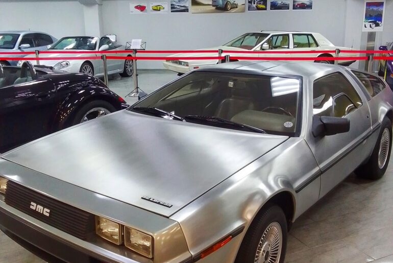 DeLorean at the Nick Panuli Museum, Sirius [1620x2160]