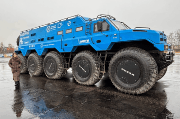 Rusak K-10. It is an amphibious HYDROGEN powered hybrid 10X10 expedition vehicle.