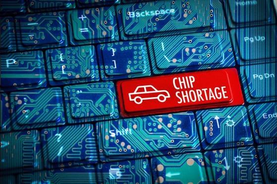 Global auto parts makers camp out in Korea, vying to secure memory chips from Samsung, SK hynix