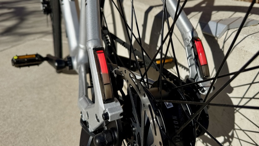 aventon soltera 3 adv - a clever integration of tail lights and turn signals.