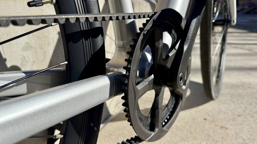 aventon soltera 3 adv - that's a plastic 60t belt ring up front, connected to an alloy 22t...