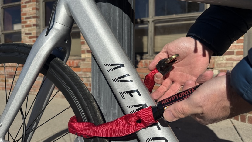 aventon soltera 3 adv - is there really a battery in there?