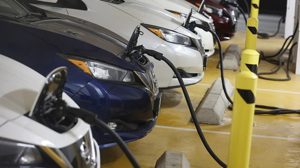 This tech could keep EVs from stressing the grid — and save everyone ...