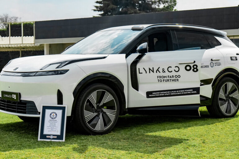 LYNK & CO 08 ACHIEVES GUINNESS WORLD RECORD BY REACHING 293 KM IN 100% ELECTRIC MODE