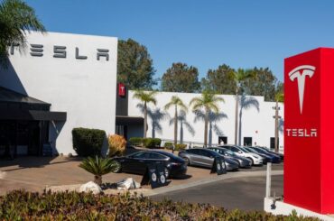 Tesla Avoids CA Sales Freeze, Drops 'Autopilot' Branding