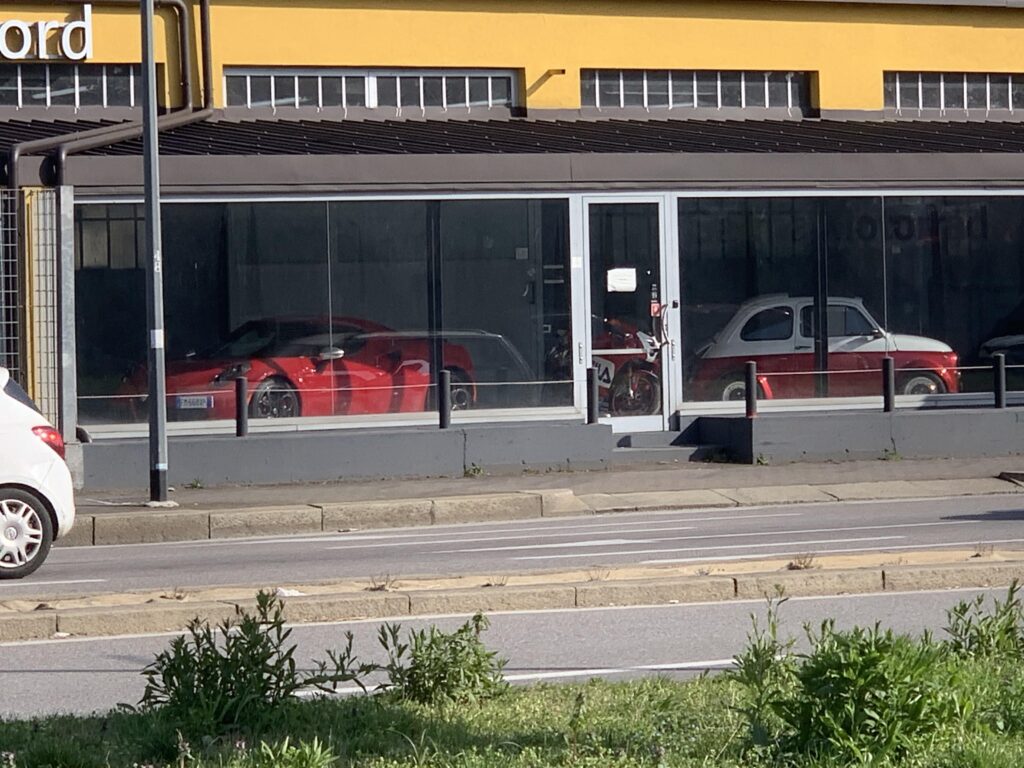 [Alfa Romeo 4C] and [Abarth 500] in Italy