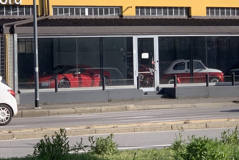 [Alfa Romeo 4C] and [Abarth 500] in Italy