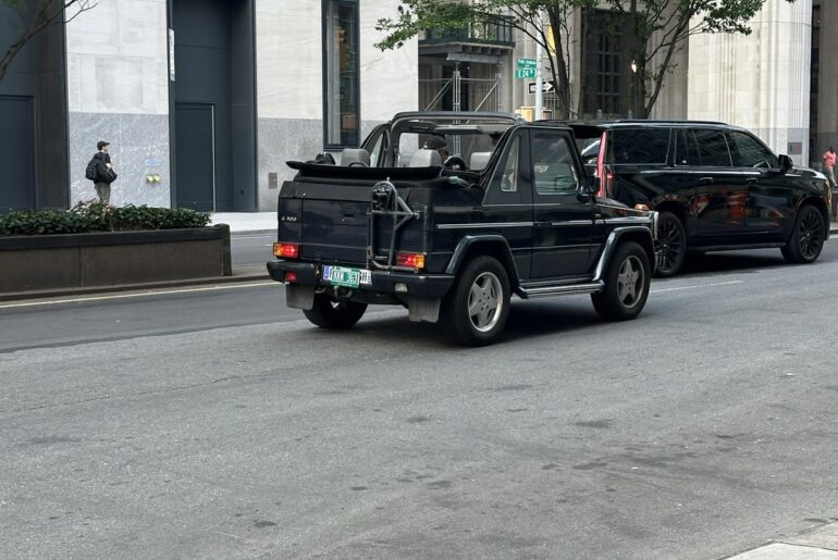 A very rare version of the [G-Wagen] with French plates — spotted and photographed in Manhattan.
