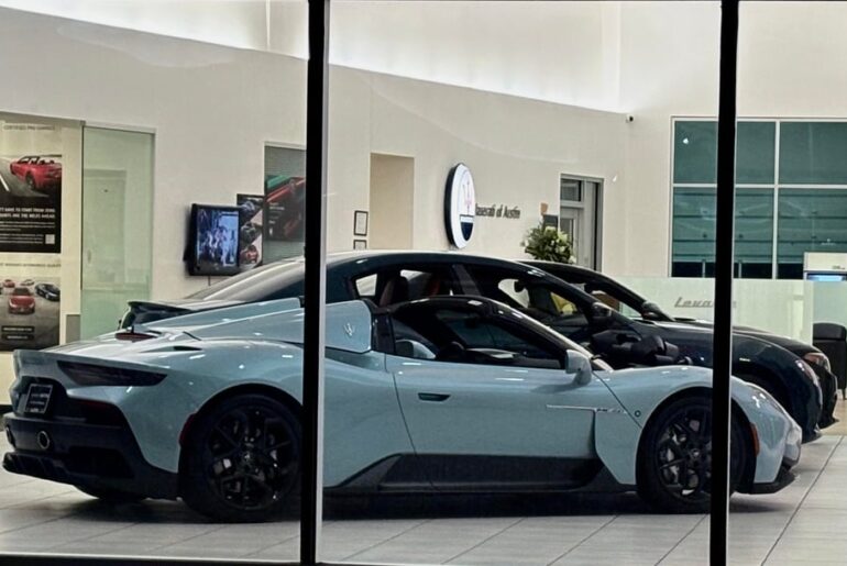 [Multi] One of the perks of the neighbourhood we just moved to