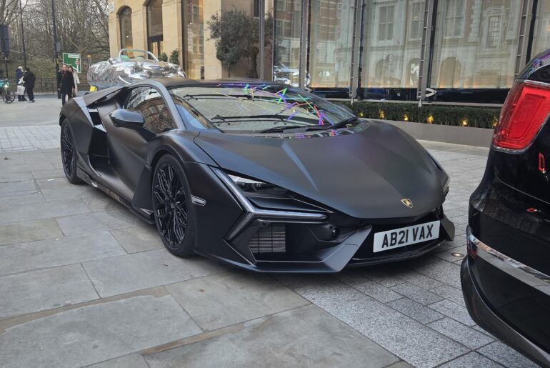 [Lamboghini] Saw this walking home