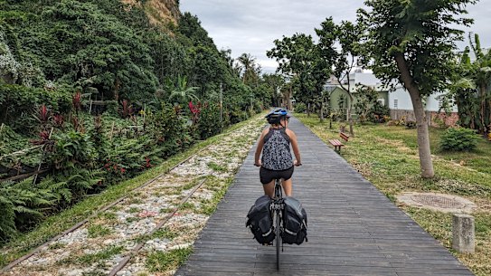 Cycling in Taiwan: an adventure made easier by friendly locals and excellent infrastructure.
