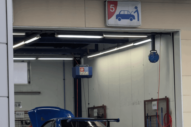 Oil change across the street from Heritage Collection[Nissan V SPEC 2 NUR?]