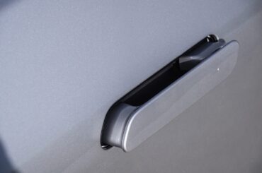 China's banning hidden electronic door handles on new cars