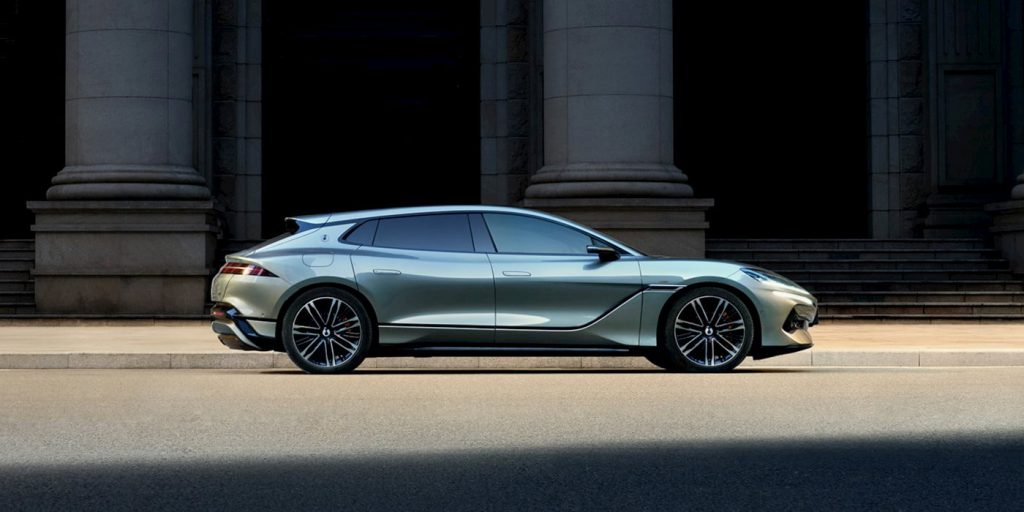 BYD-luxury-Denza-Z9-GT-deliveries