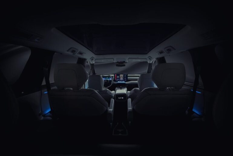 Toyota Highlander EV, Waymo's Growth, and the Chevy C8 Corvette Grand Sport