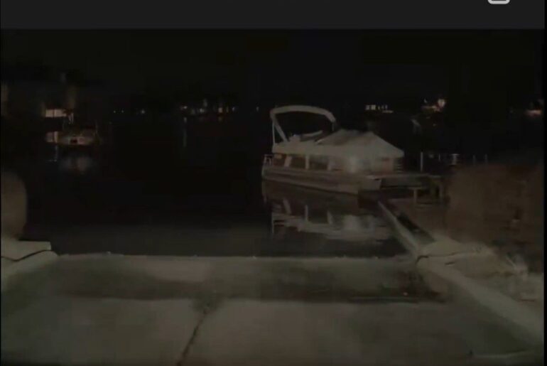 Tesla using FSD tries to drive its owner into a lake