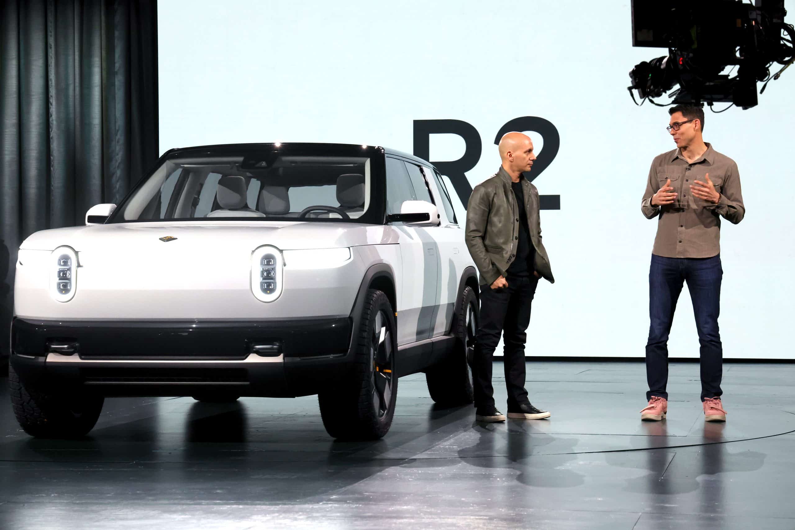 The Week in EV Stocks: Rivian Gains 19.8% While Tesla Lags Behind | RIVN, TSLA