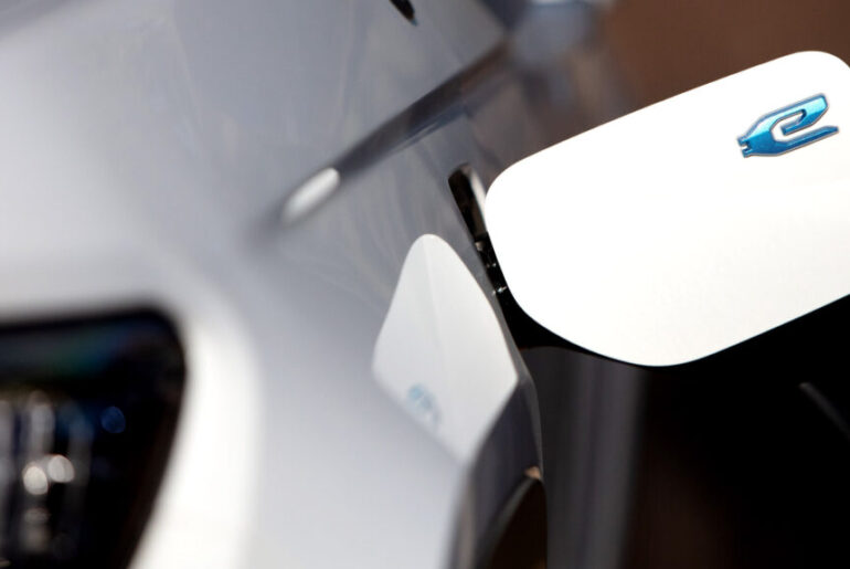 Jeep Owners Told Not To Charge Their Hybrids, Now They Want Payback