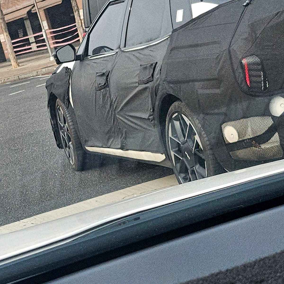 Kia-electric-hot-hatch-spotted