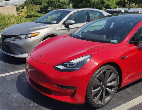 Lucid Air Vs. Hellcat: Which Electric Car Reigns Supreme?