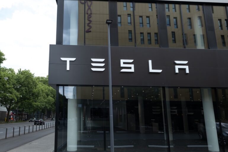 Tesla's 'invisible' door handles face major government crackdown — plus, 3 more EV stories to know this week