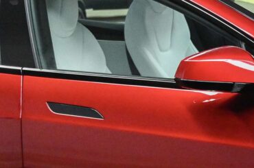 China to Ban Hidden Door Handles on Cars Starting in 2027