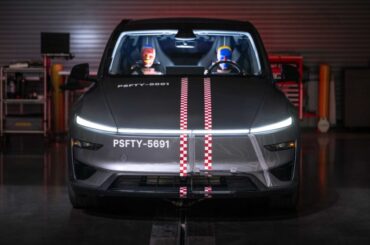 Tesla Shares Sink as January Sales Drop 17% in the US, 57% in the UK