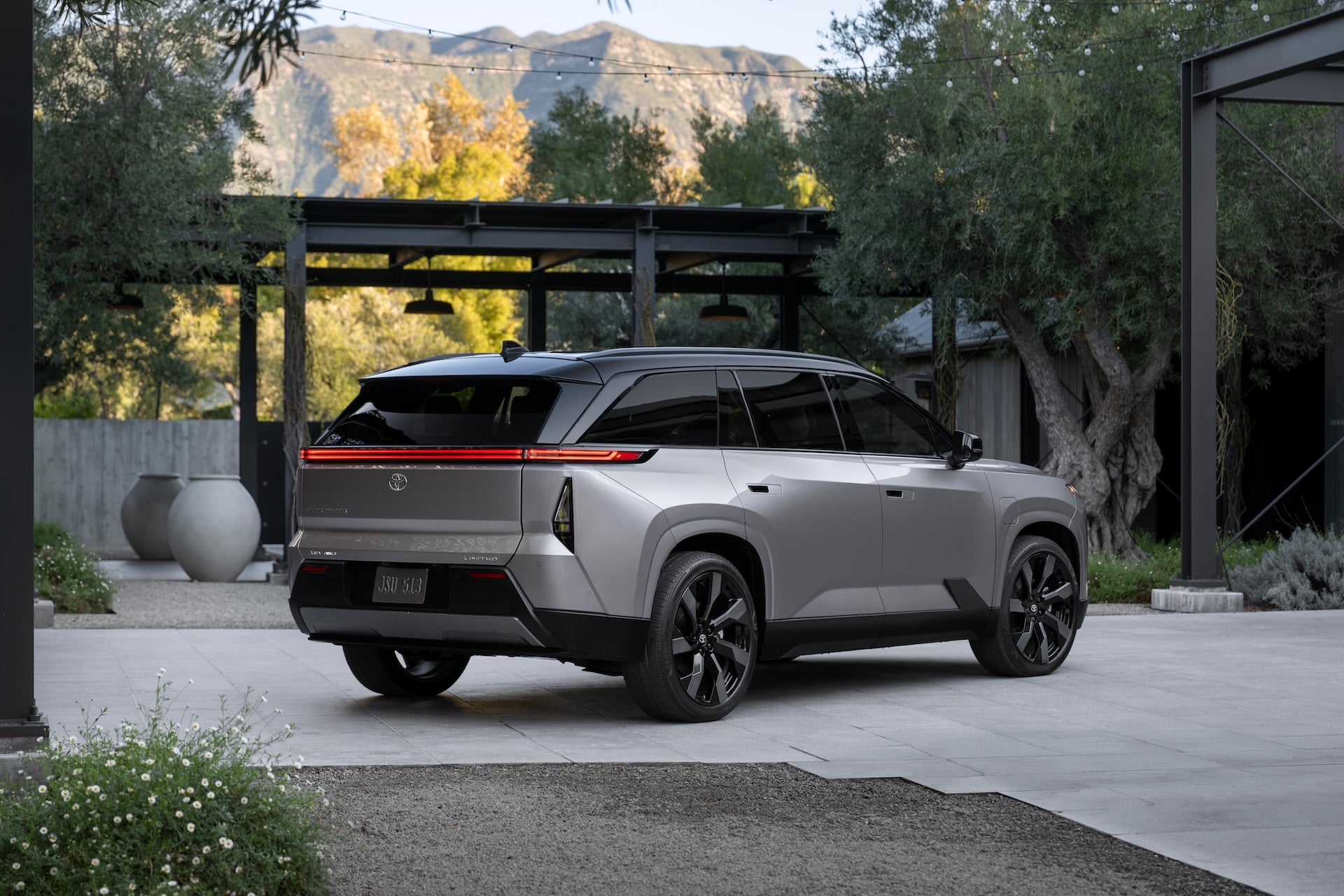 Toyota Highlander Ev Back