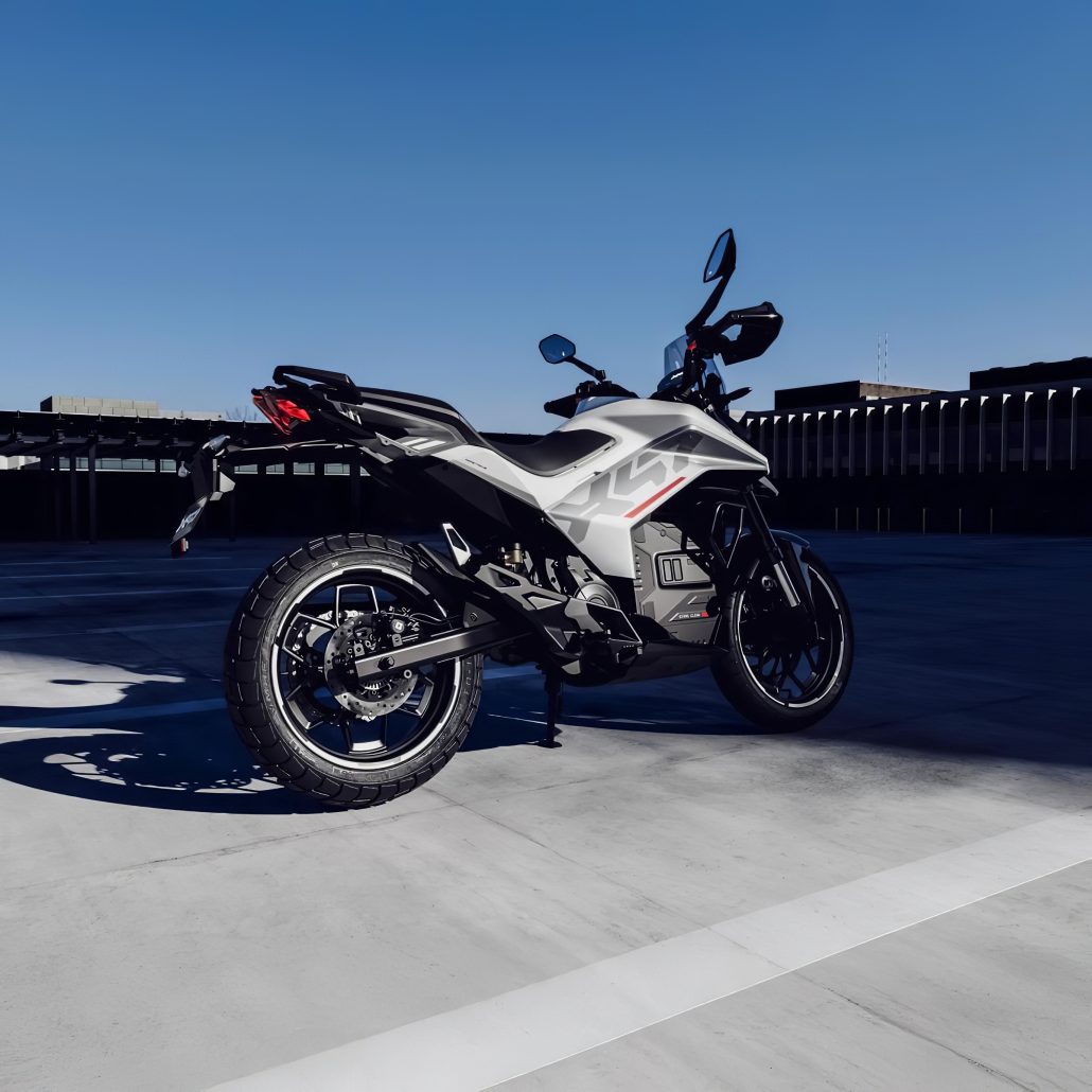 Ultraviolette X 47 Crossover Stellar White 3 1