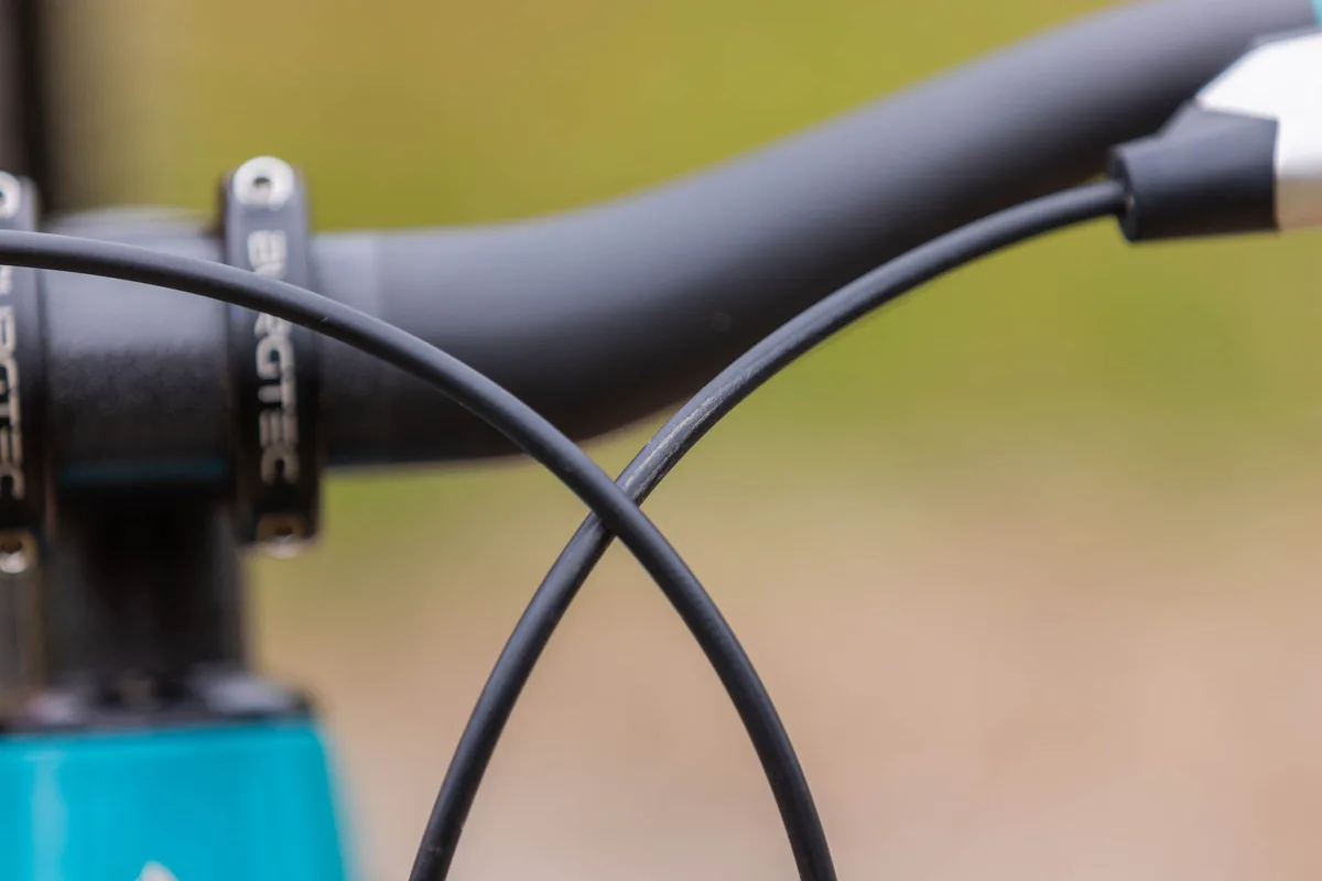 Brake hosing crossing in front of the handlebar of the Yeti LTE T4 eMTB.