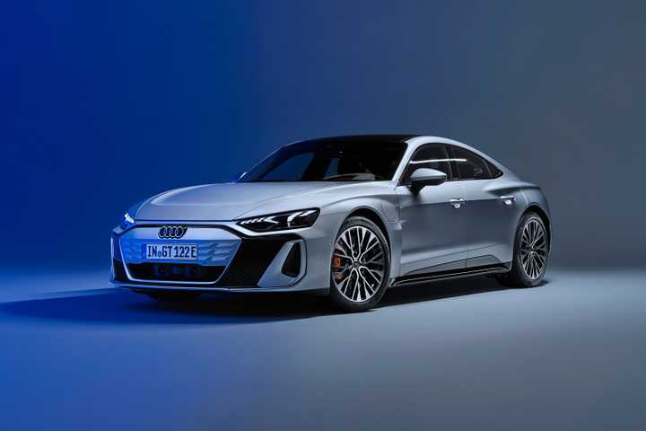 Audi S e-tron GT 3/4 front view