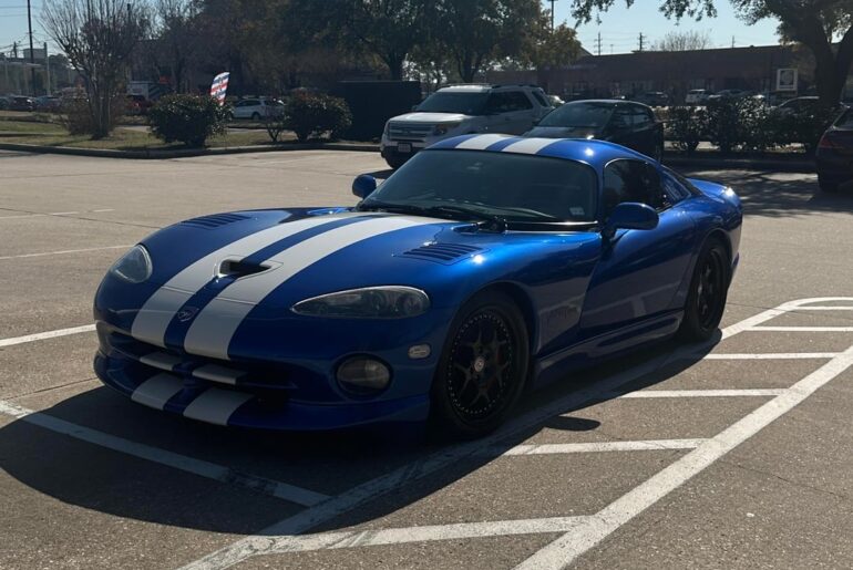 Heard that this car might kill ya. [Dodge Viper GTS]