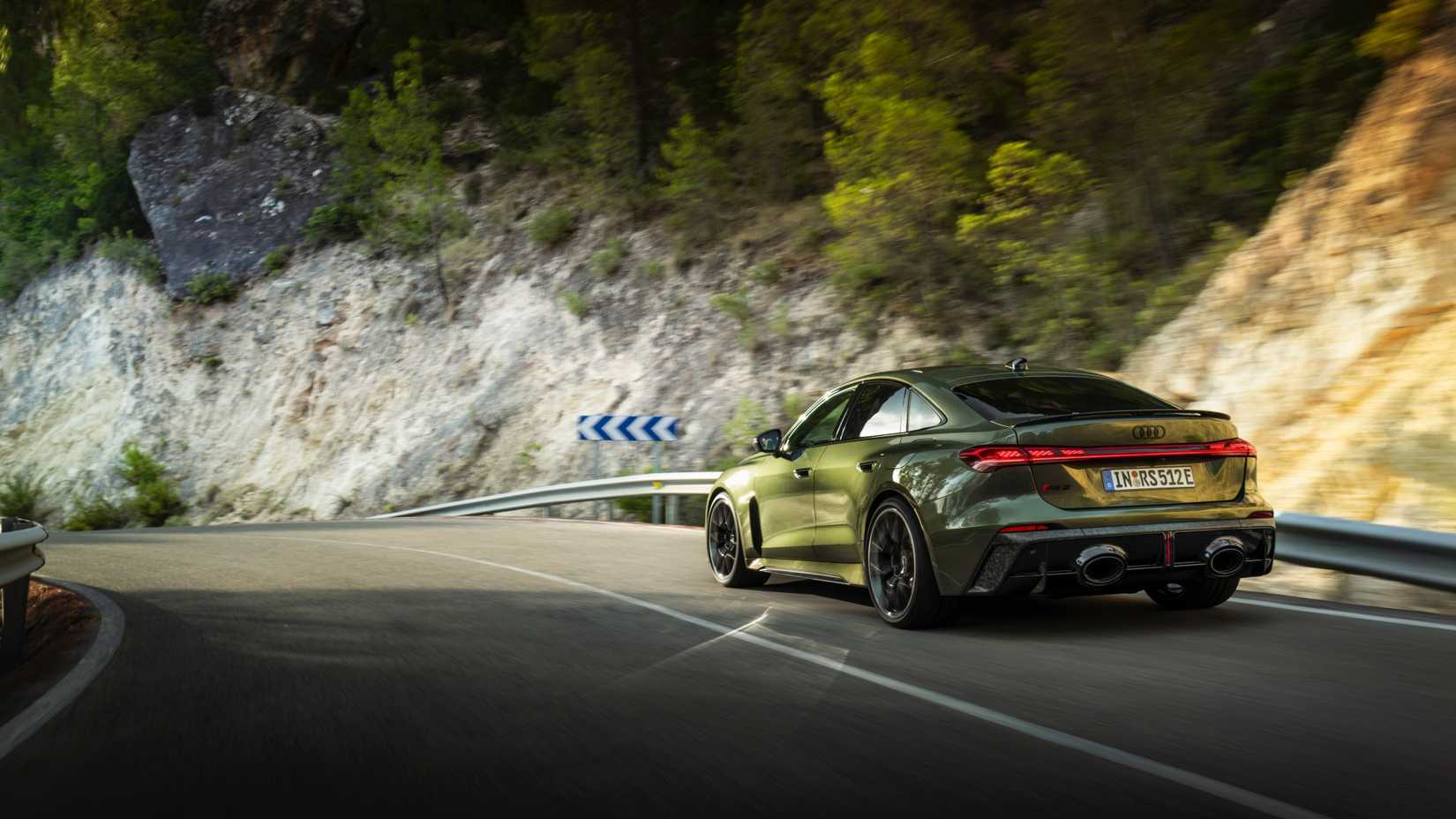 Audi RS 5 Driving rear