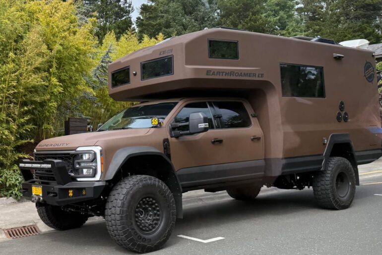 [Earthroamer LTi] spotted in Oregon last summer