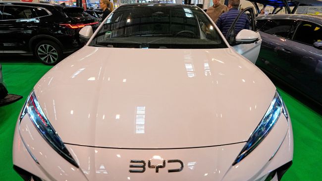 Canadians support arrival of more Chinese electric vehicles, poll suggests