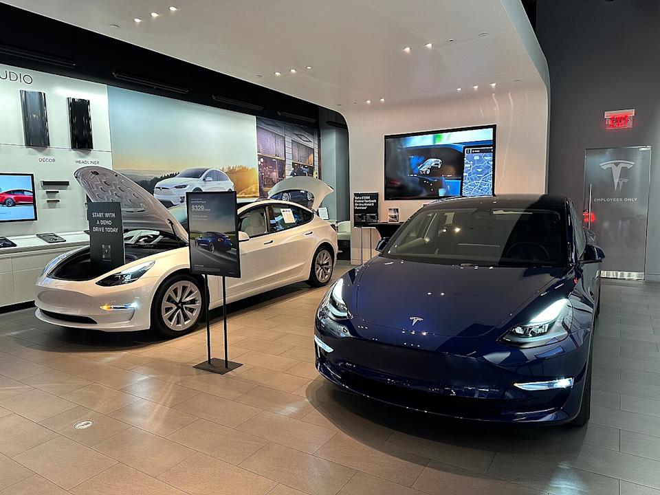 Tesla showroom Dadeland Mall.