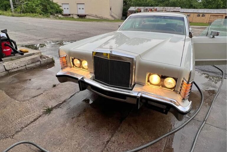 Im looking to purchase this 1977 Lincoln Continental. What should I look for?