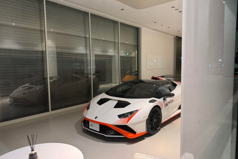 [multi] Lamborghini and Bentley dealership in Yokohama