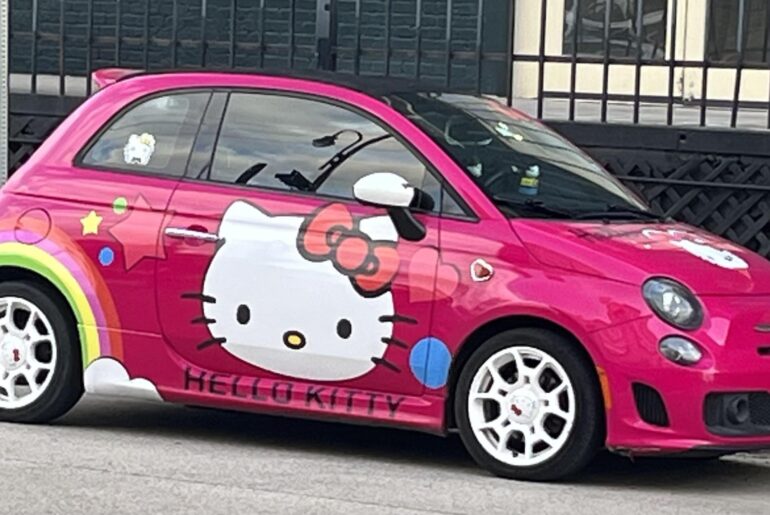 Hello Kitty Fiat 500