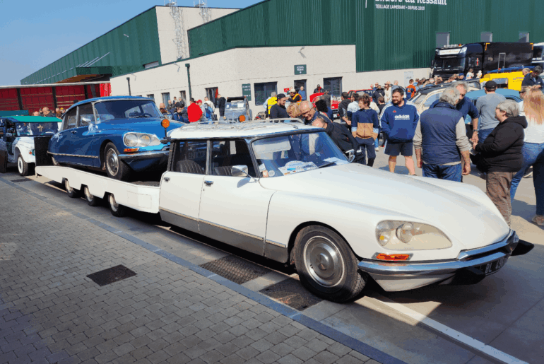 Gorgeous [Citroën DS Tissier dépanneuse] in a car meeting in Le Neubourg, France.