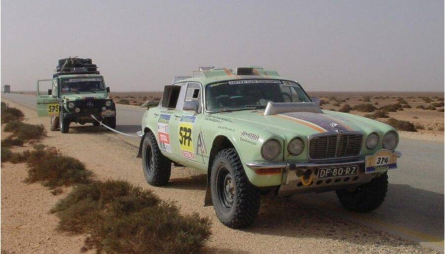 A heavily modified 1978 Jaguar XJ6 4.2L in the 2003 Rally Paris-Dakar, driven by the Dutch mechanic Frans Van Engelen (2039×1312)
