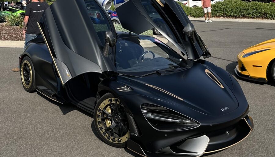 Mclaren 765LT [2402×2402]