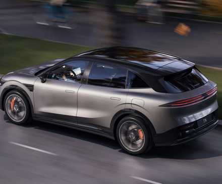 Zeekr-7X-Rear-Three-Quarters-In-Motion