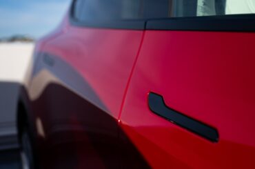 Tesla hit with another wrongful death suit over its electronic door handles