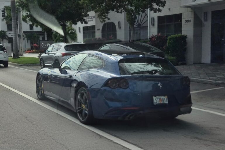 [Ferrari GTC4Lusso]