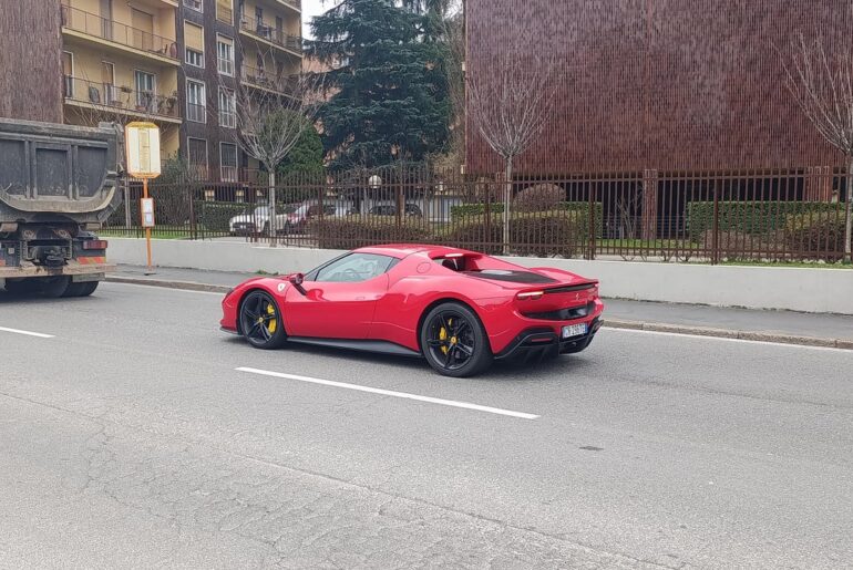[Ferrari 296 gtb] spotted in Milan