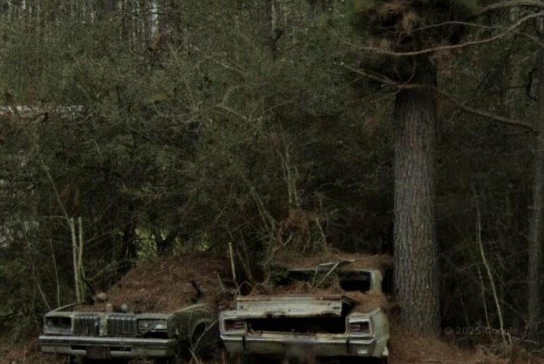 Can anyone ID the car on the right?